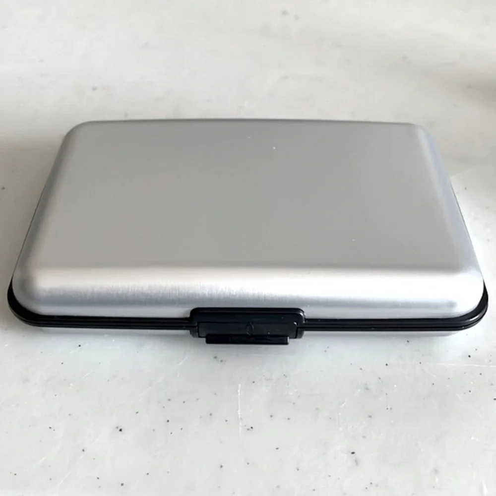 Card holder - Picture 1 of 9
